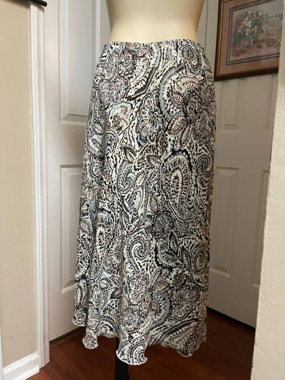 Courtenay Cream and Black Paisley Circle Skirt - Picture 3 of 5